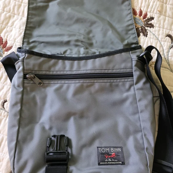 Tom Bihn Medium Cafe Bag - Picture 5 of 8